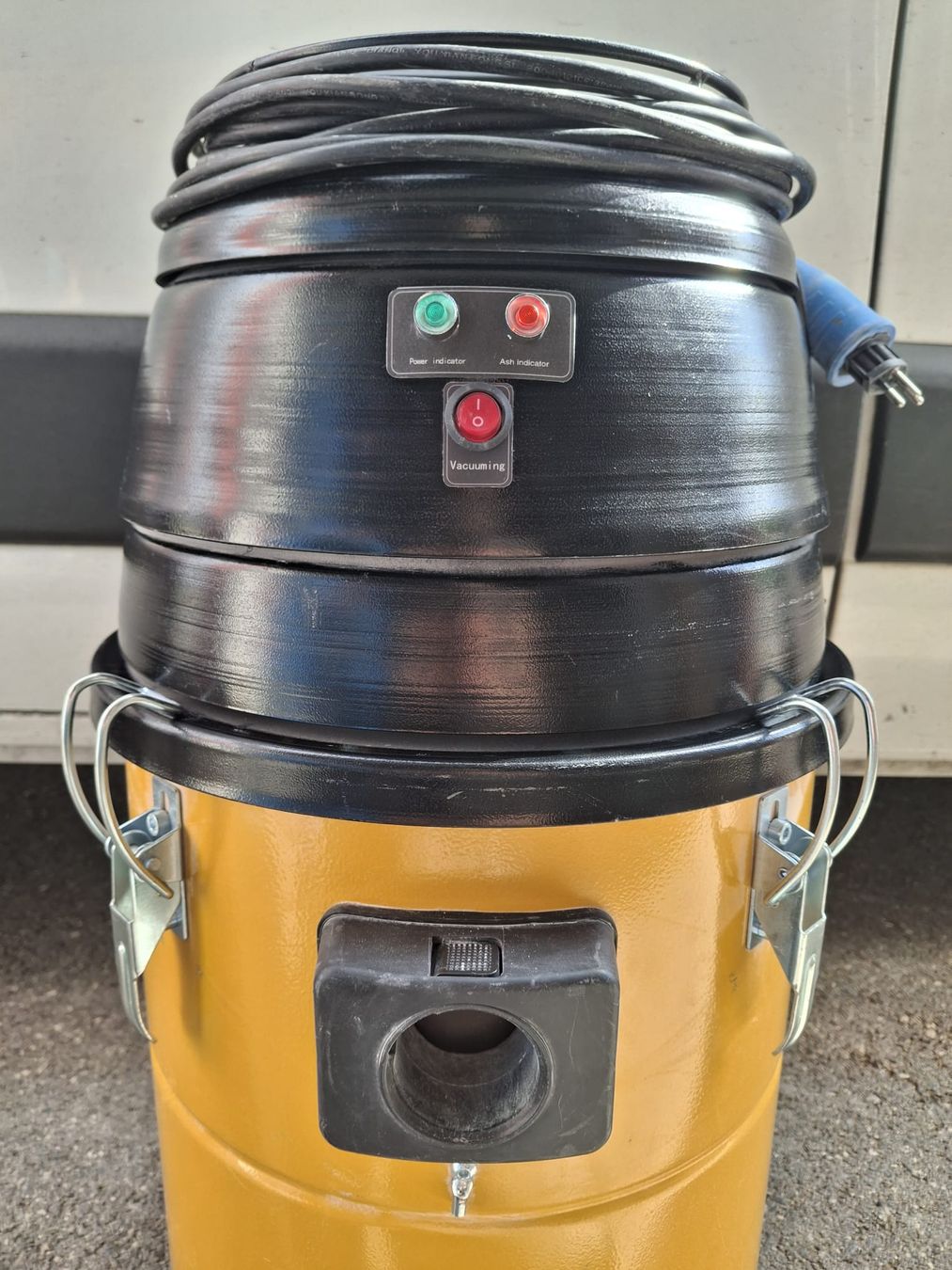 Aspirapolveri & Accessori: Aspirateur industriel robuste,full métal – Usato da Orbe venduto da don_ym8h 1