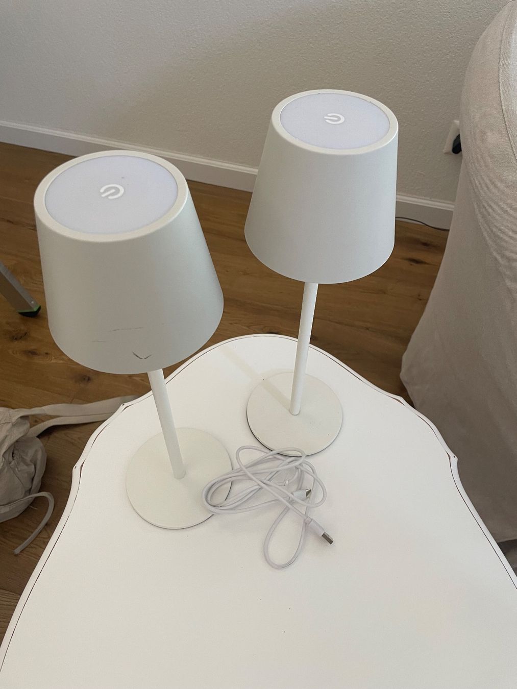Lampade: weisse LED-Tischlampen – Usato da Lostorf venduto da Mugi_82 1