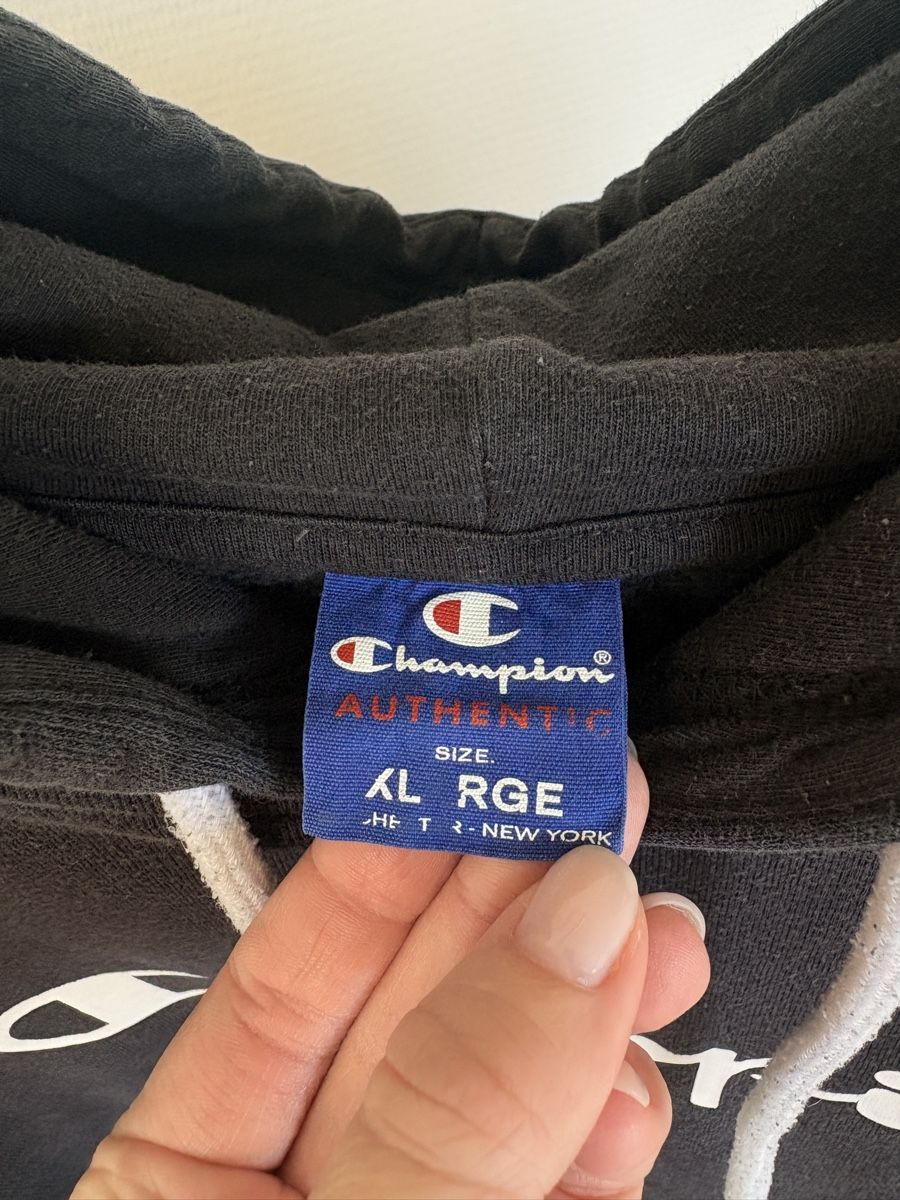 Champion Pullover & Sweatshirts: Champion Kapuzenpullover schwarz – Gebraucht aus Zürich von viv_nevi 1