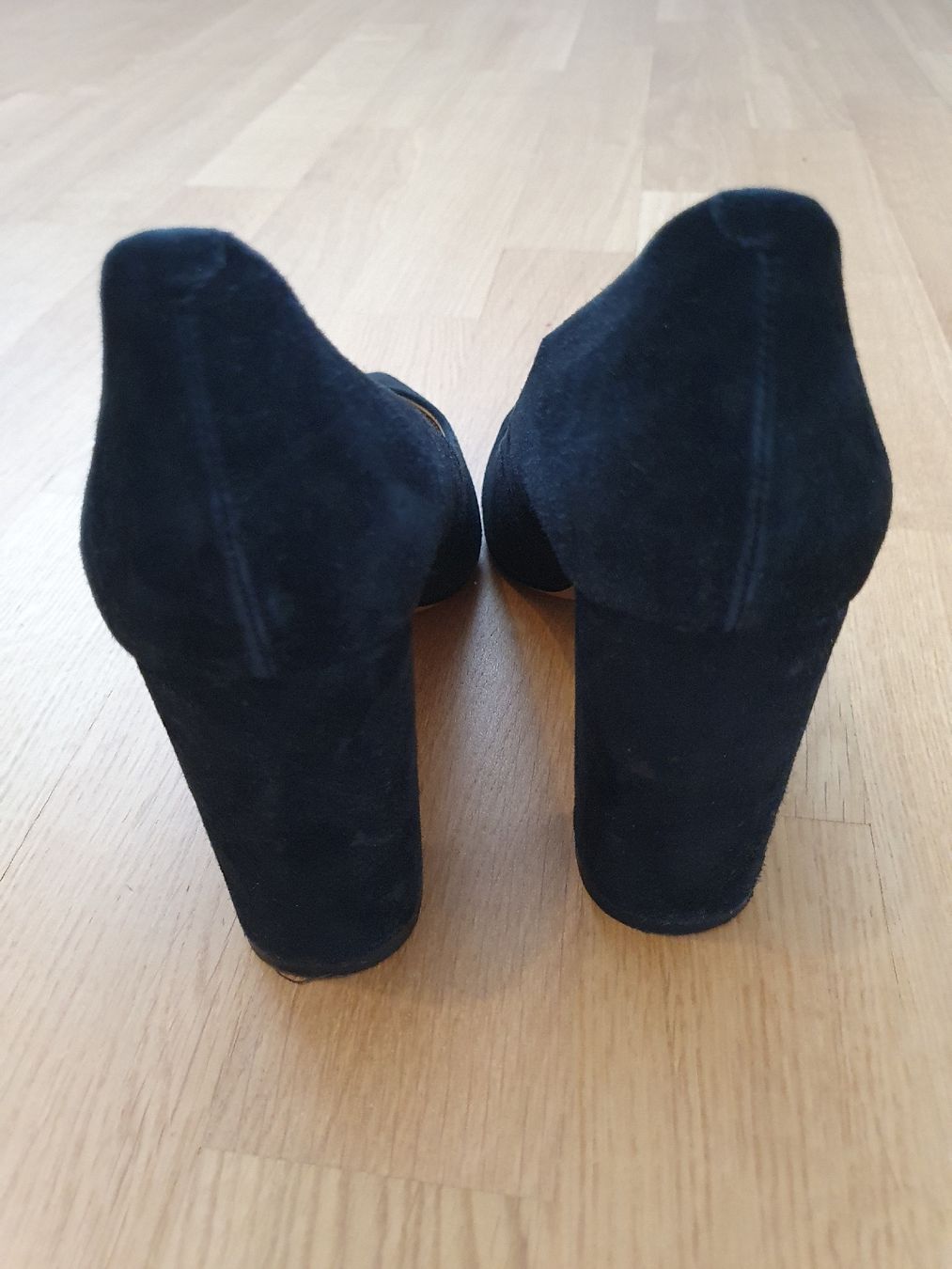 Banana Republic Damenschuhe: Schöner Pump schwarz wildleder – Gebraucht aus Wettingen von __Dom__ 6