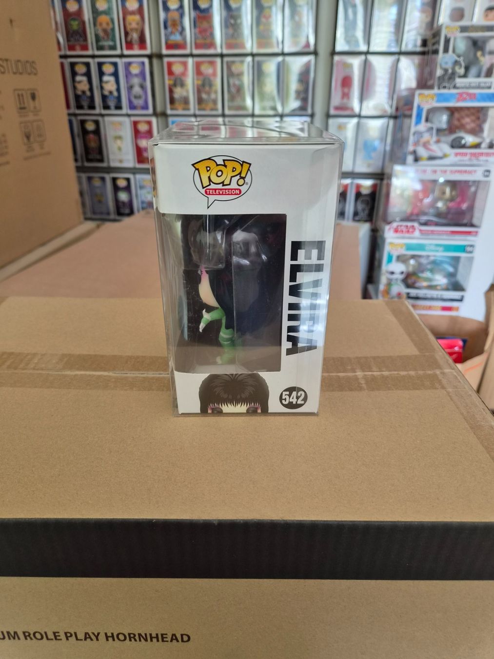 Funko Statuette: Funko Pop Elvira #542 Chase Edition – Nuovo e nell'imballaggio originale da Sisseln AG venduto da schenk-figuren 1