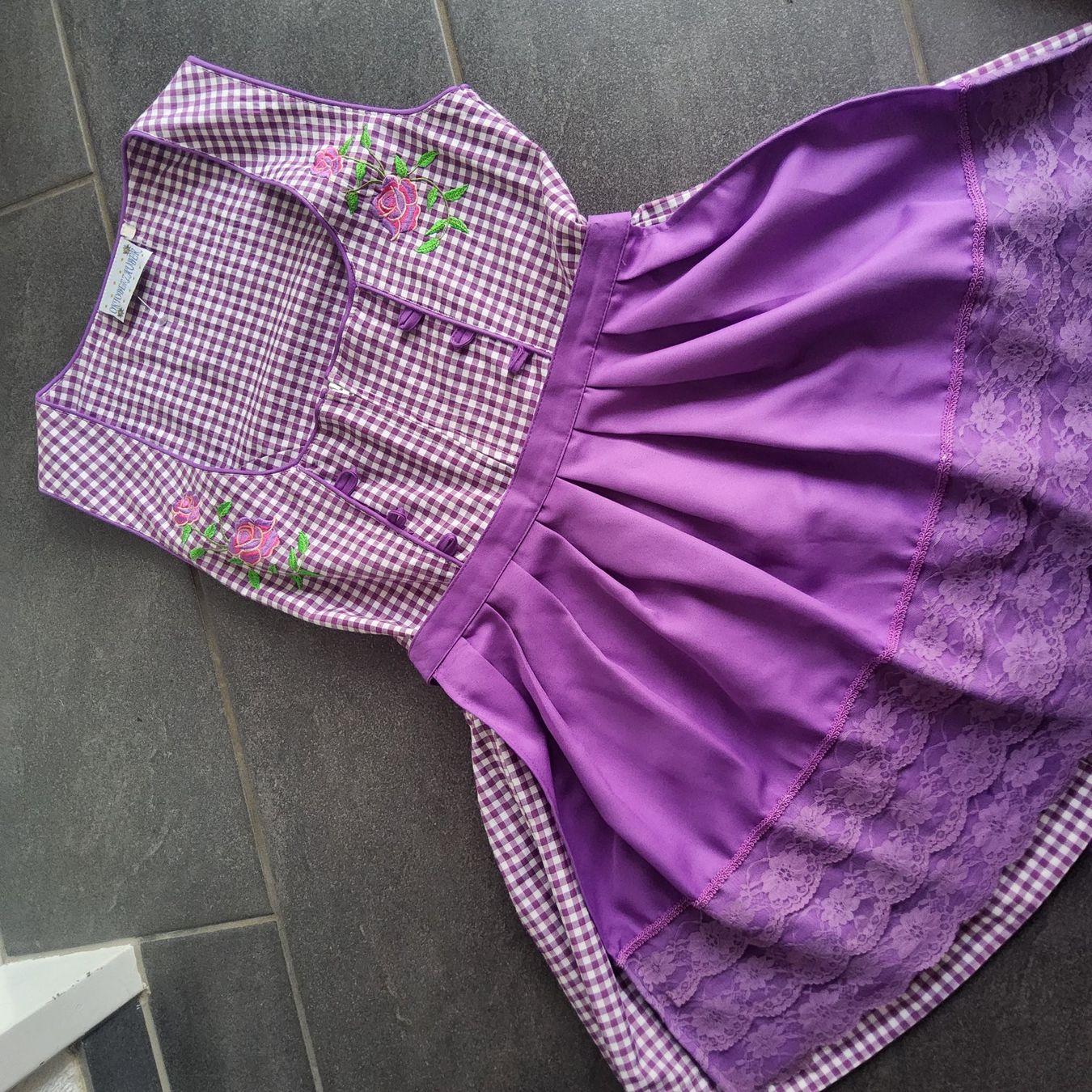 Costumi: Schönes Dirndl Oktoberzauber gr.M – Usato da Diegten venduto da ayla2009