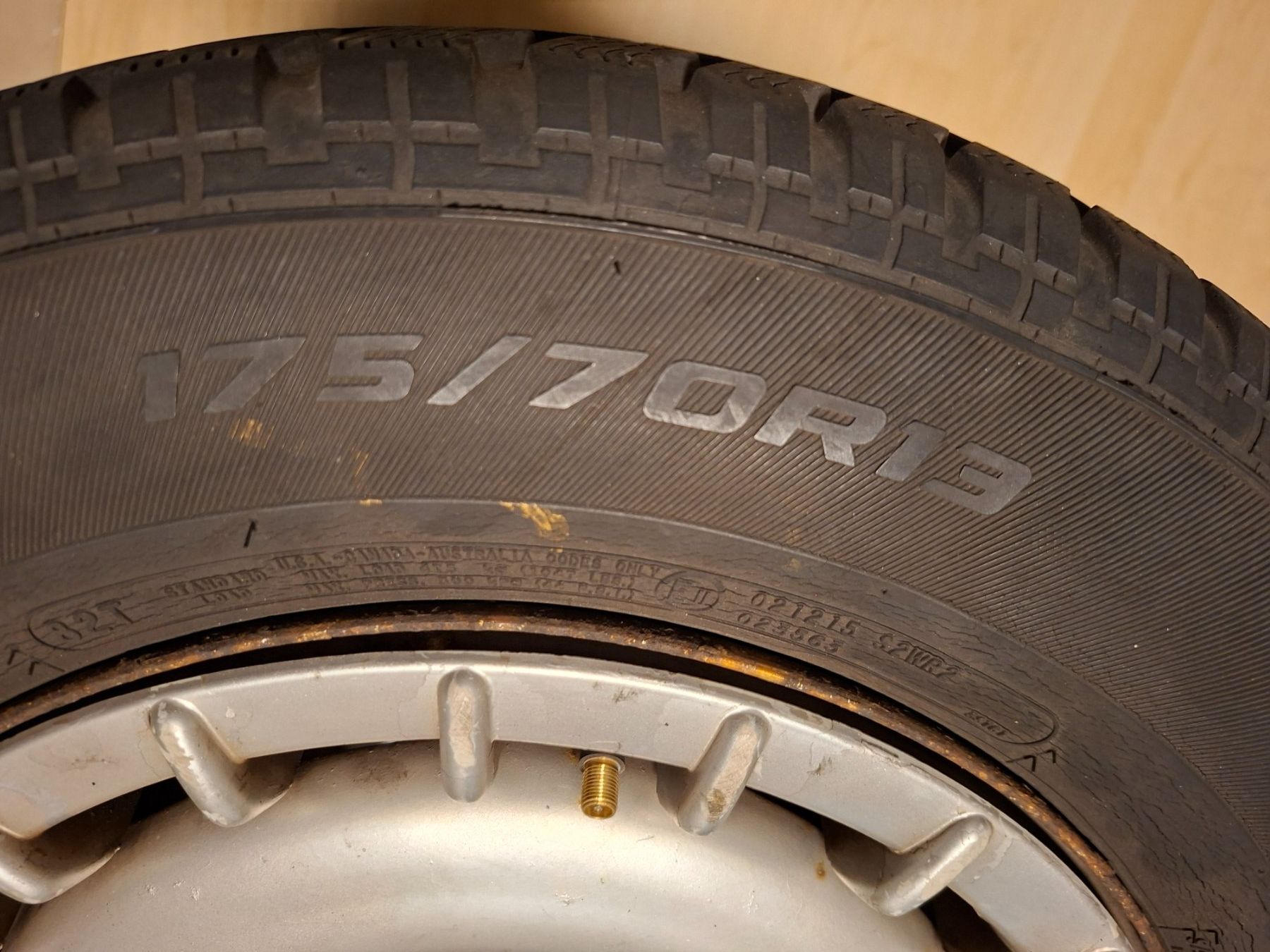 Volkswagen Pneumatici & Ruote complete: Golf 2 Räder – Usato da Baar venduto da rob_c9rz 1