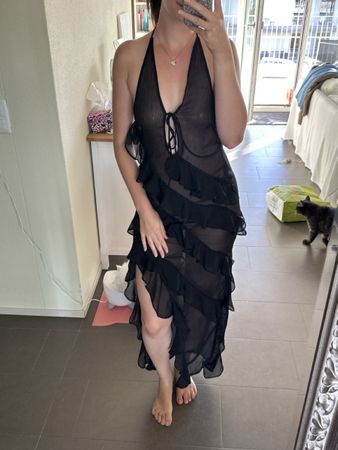 Damen Kleid schwarz rückenfrei mit Rüschen guter Zustand
