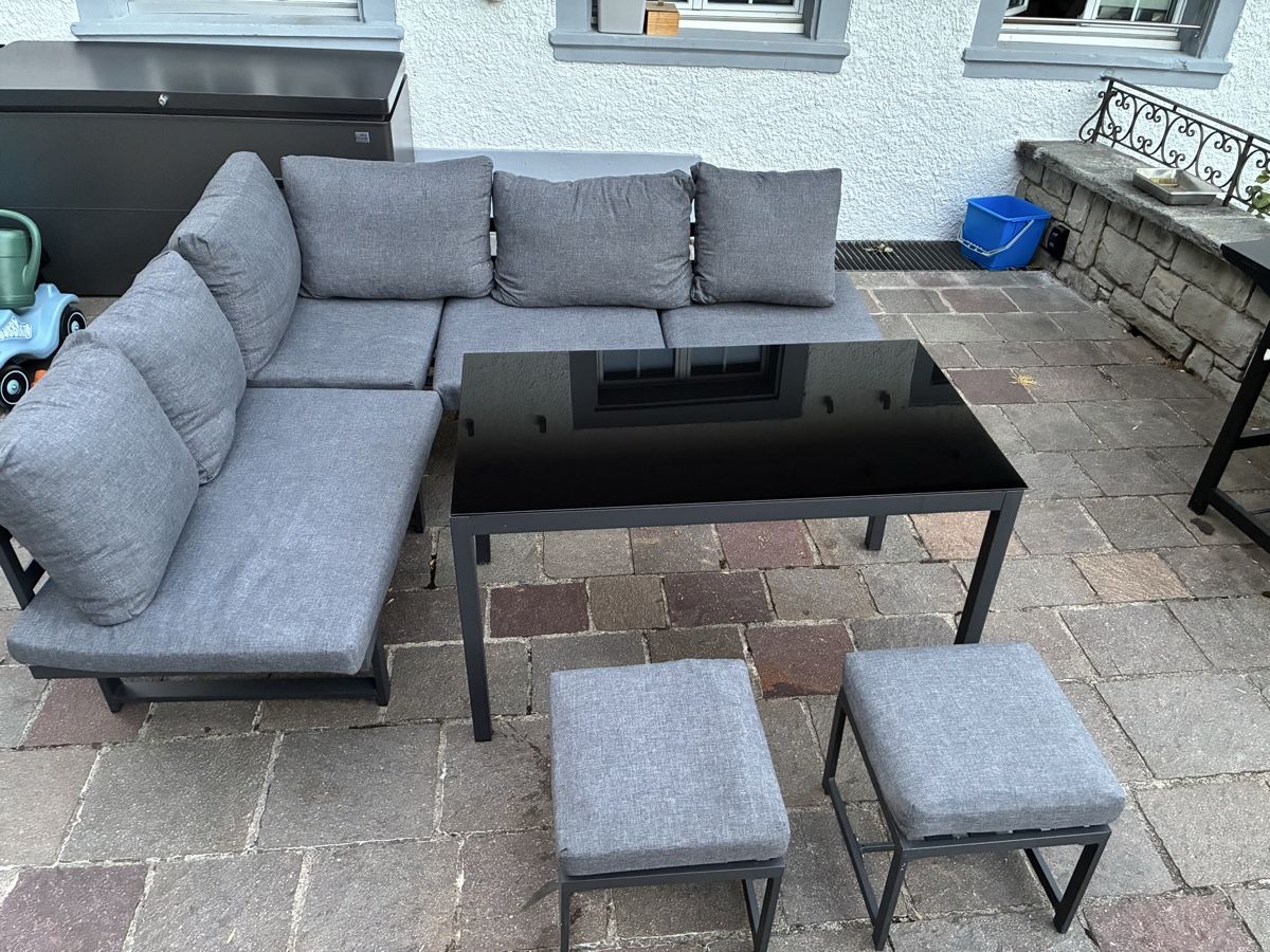 Set di tavolo e panche: Gartensitzlounge 5-teilig grau mit Tisch und Hockern – Usato da Dürnten venduto da had0. 3