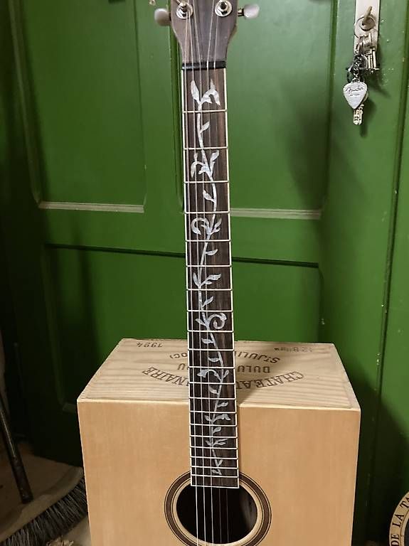 Strumenti musicali: Chitarra cassa di vino – Usato da Minusio venduto da Bolix 1