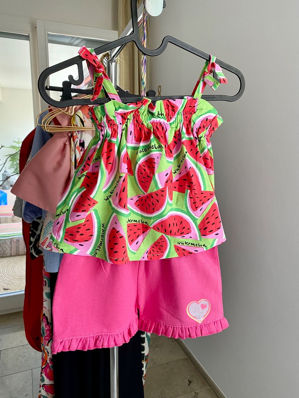 Lotti & Set di vestiti: Mädchen Set Top+Shorts 128/122 – Usato da Zürich venduto da Annavictoria18