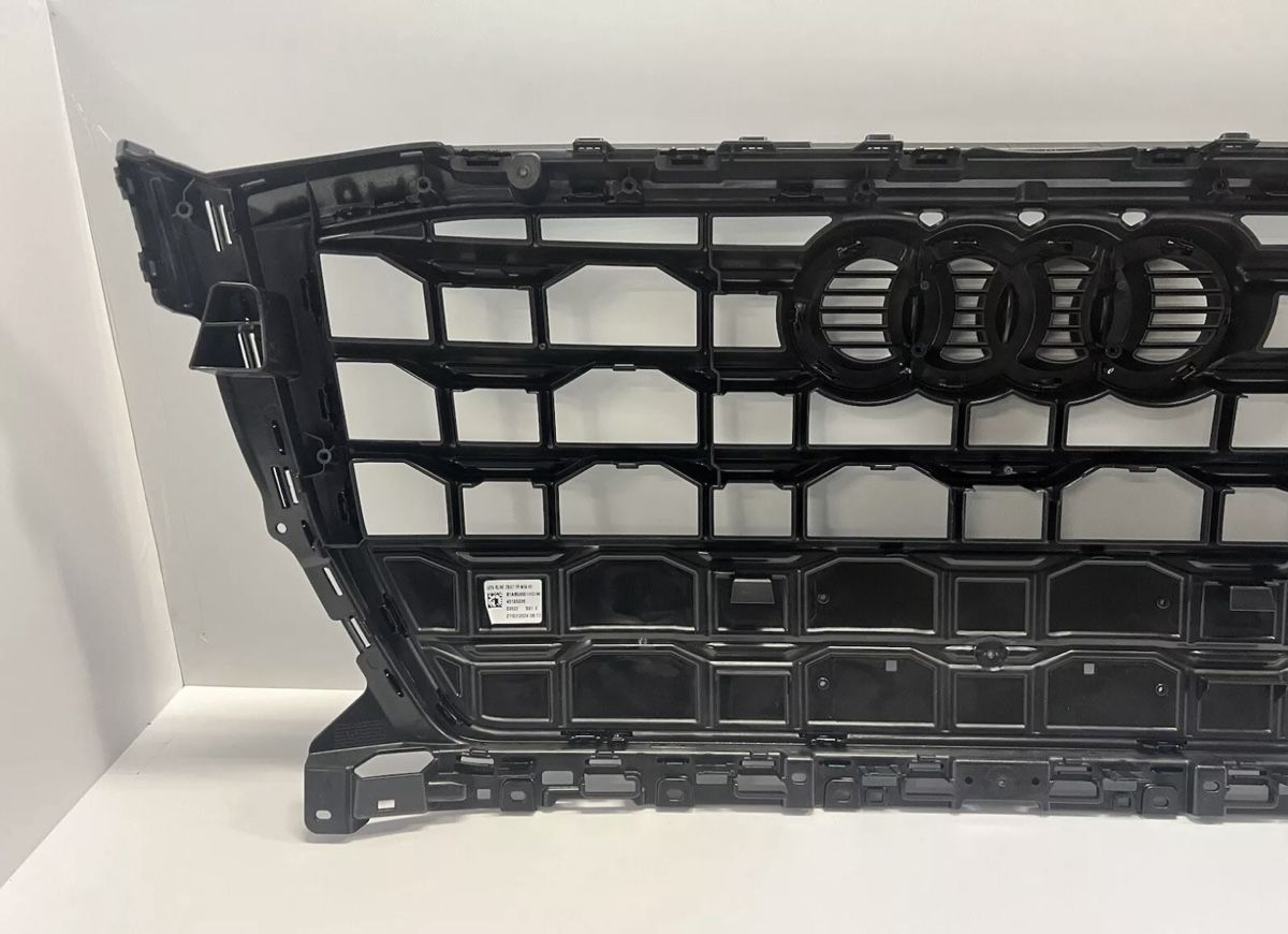Audi Accessori per altri veicoli: Audi Q2 Kühlergrill ab 2020 – Nuovo (secondo la descrizione) da Gerlafingen venduto da luc_27xh 7