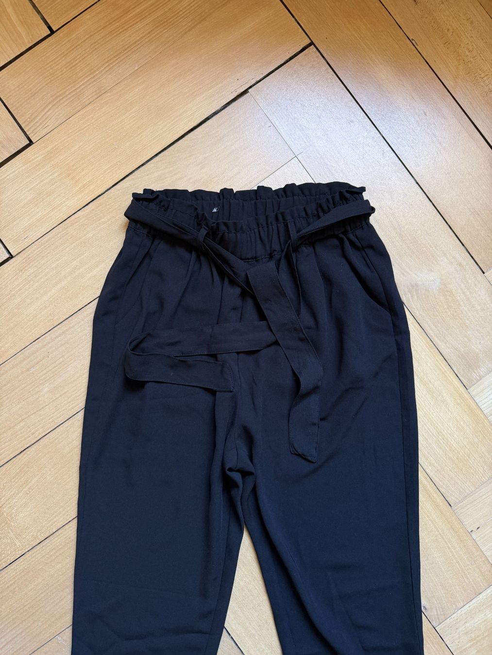 Pantaloni: BIKBOK - Hose schwarz luftig XS – Usato da Zürich venduto da Diazaio 1