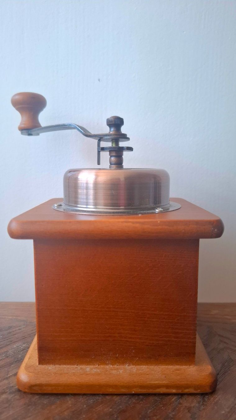 Elettrodomestici da cucina: Vintage Kaffemühle aus Holz – Usato da Bern venduto da ale_zyx2 2