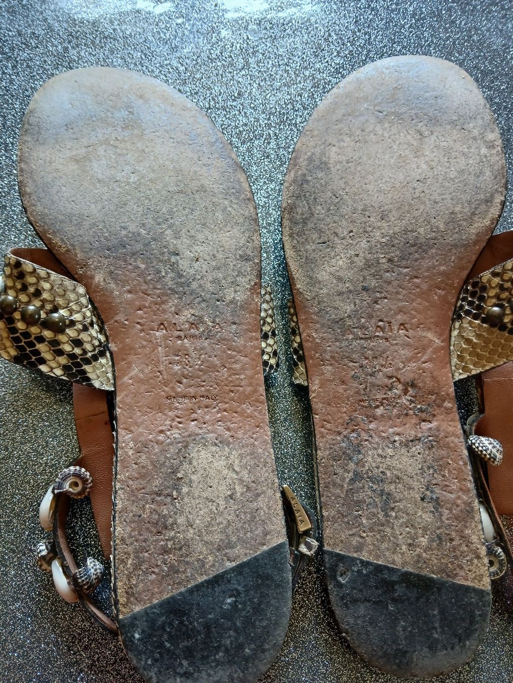 Alaia Scarpe da donna: Sandales de plage Alaïa en python et coquillages cauris 38 – Usato da Monthey venduto da mar_h6jr 5