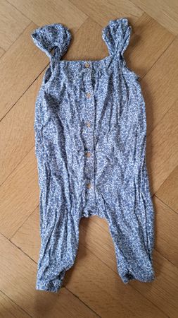 Sommerlicher Baby Jumpsuit mit Blumenmuster, Grösse 74