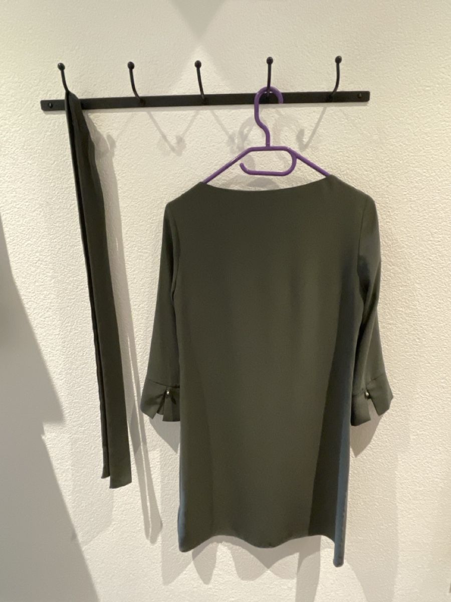 H&M Vestiti: Olivefarbiges Kleid von H&M – Usato da Schmitten FR venduto da Monei19 1