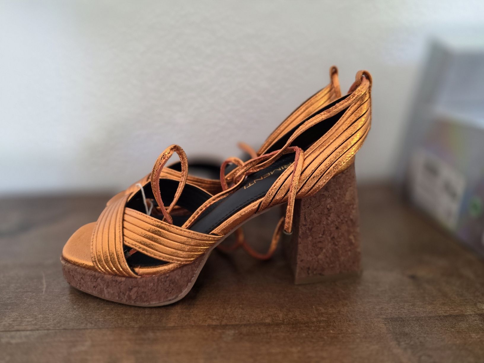 Damenschuhe: ALTRIMENTI Sandals metallic orange size 39 with box – Neu und originalverpackt aus Brüttisellen von par_8zbj 2