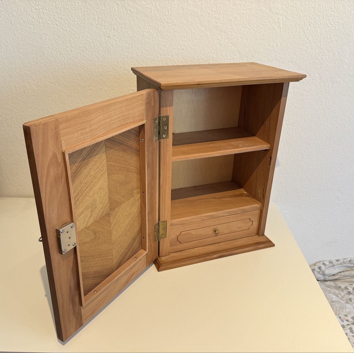 Armadi: Apothekerschrank Wandschrank Holz – Usato da Gerlafingen venduto da sternrose 1