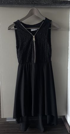 Elegantes schwarzes Sommerkleid mit Reissverschluss Gr. M