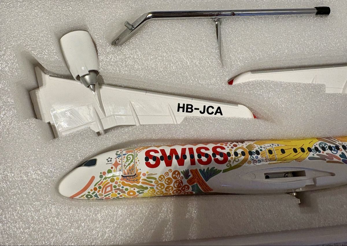 Swiss Kit di modellismo & Modellini statici: SWISS C Series 300 HB-JCA Flugzeugmodell 1:100 – Usato da Weisslingen venduto da Ali_z8vw 1