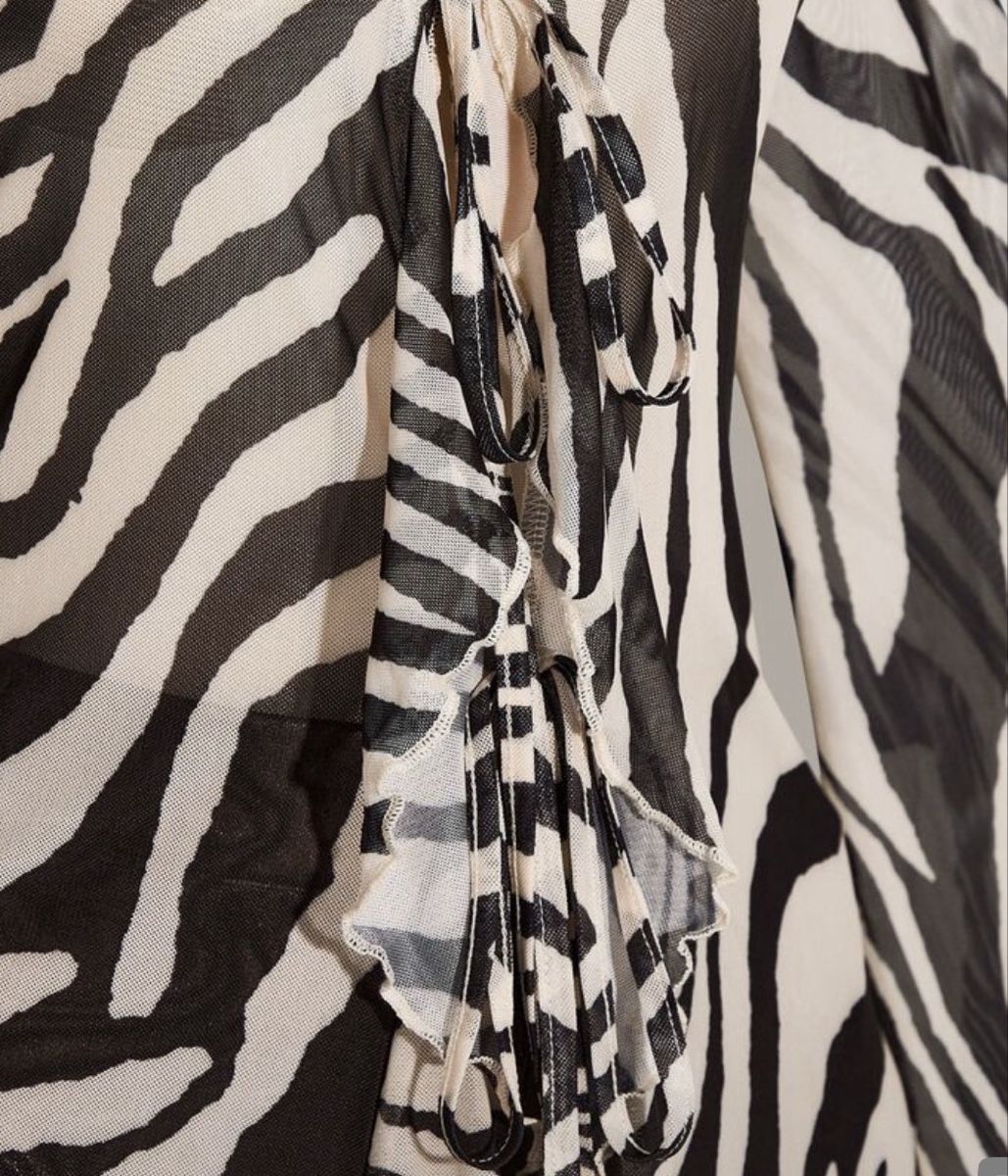 Top: Zebra Long Top Y2K XXL – Usato da Triengen venduto da Meetmeatthebodega 1