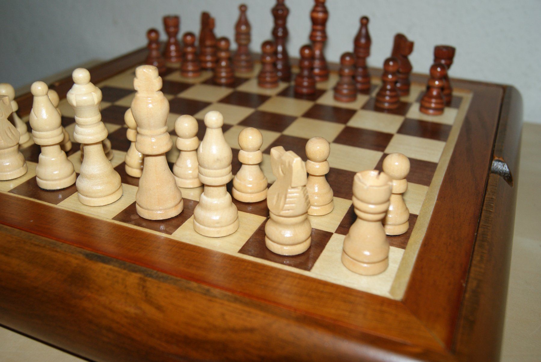 Giochi: Schachbrett-Box mit Figuren aus Holz – Usato da Zürich venduto da Widi1 3
