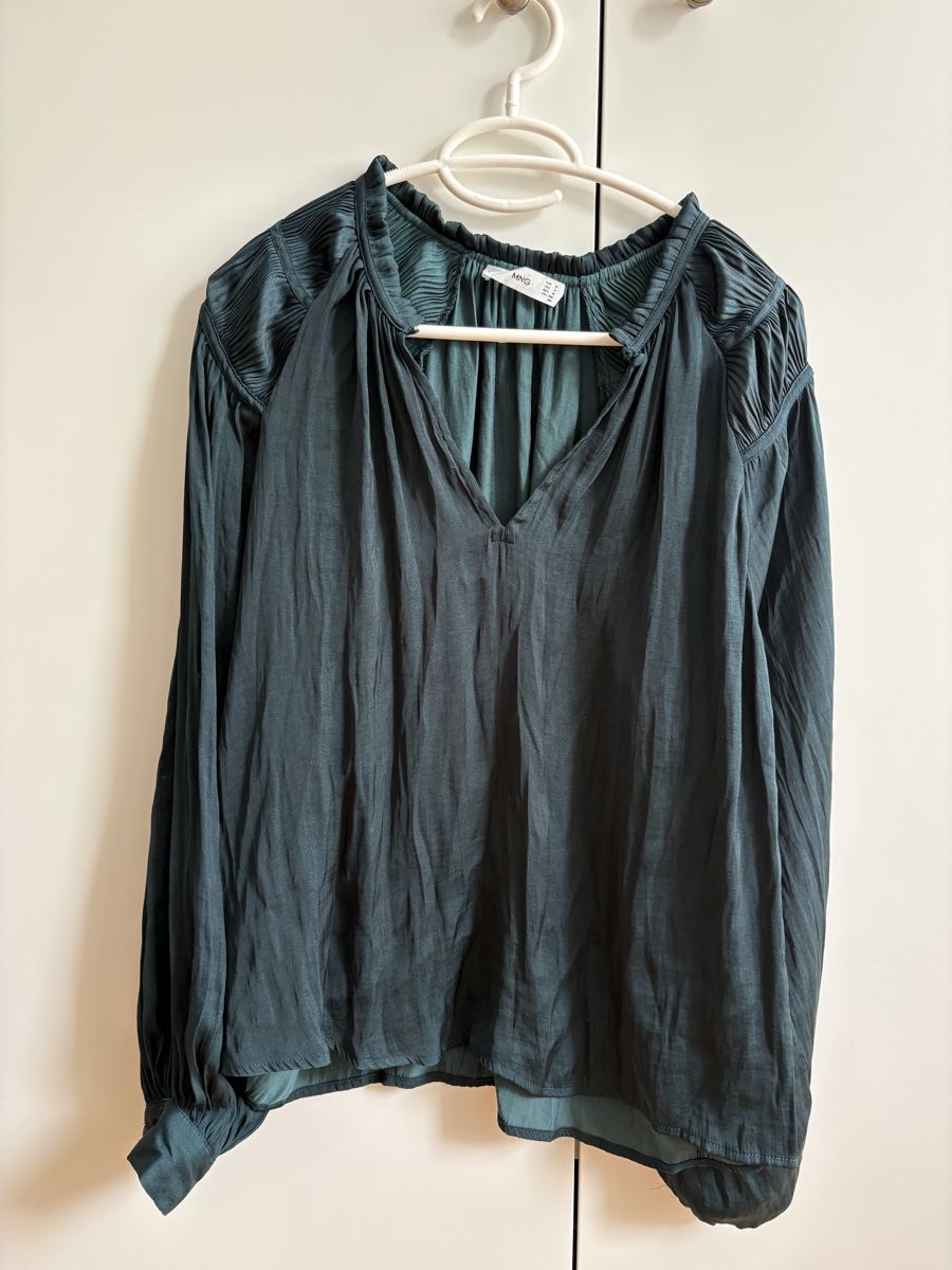 Mango Blusen: Grüne langarm Bluse von Mango, M – Gebraucht aus Zürich von Sera.13