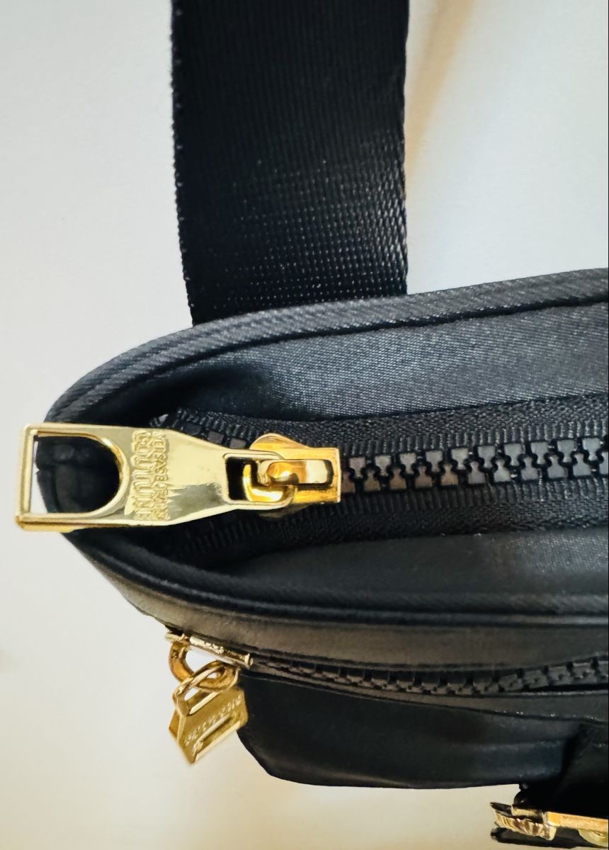 Versace Autres vêtements & accessoires: Borsa a tracolla Versace Jeans Couture Unisex nero – D'occasion à Volketswil par mau_9pxs 3