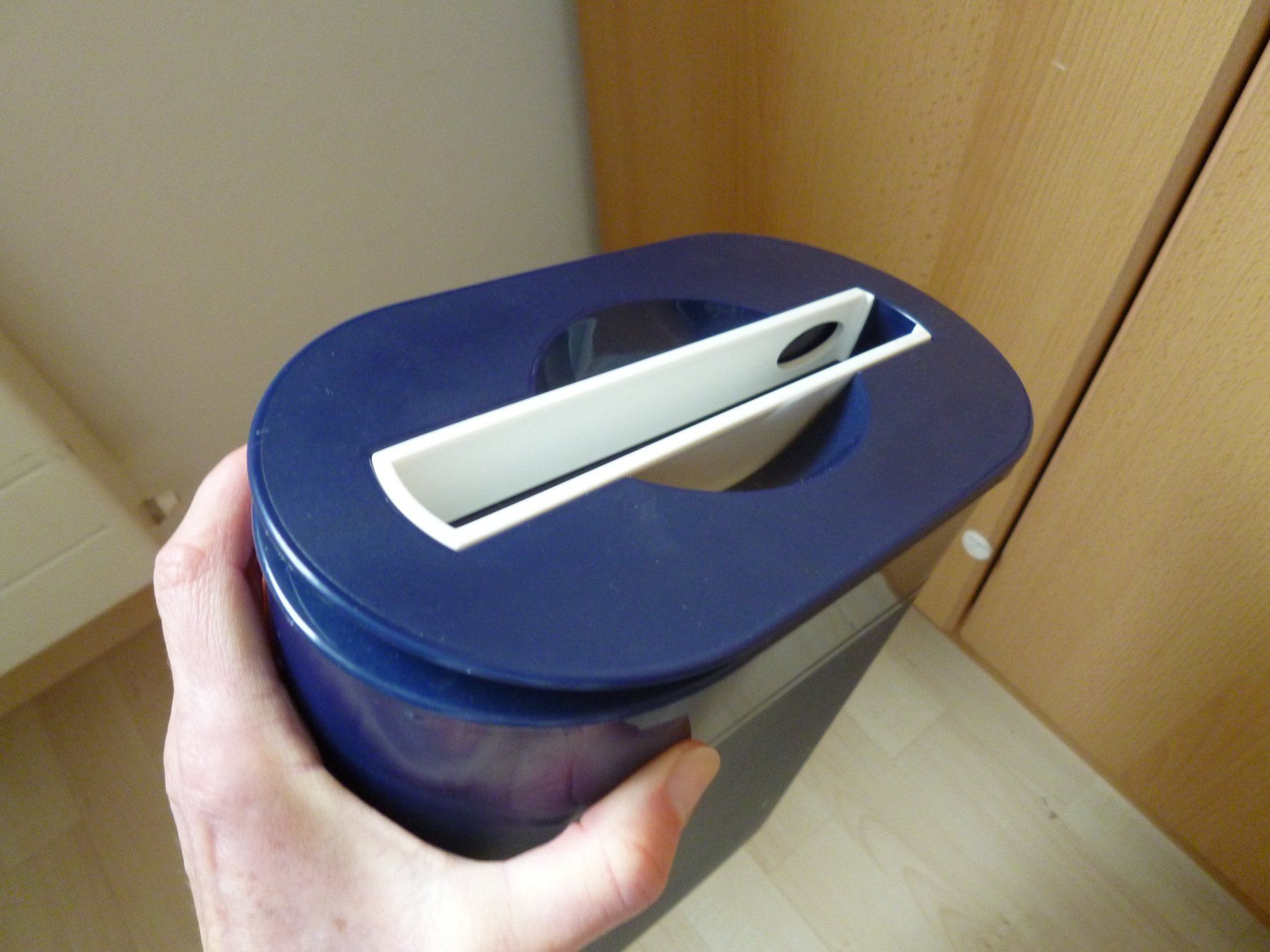 Tupperware Contenitori & Simili: Eiswürfelbehälter Tupperware, Eiskönig   blau 4-teilig – Usato da Dättlikon venduto da Mamakuga 5
