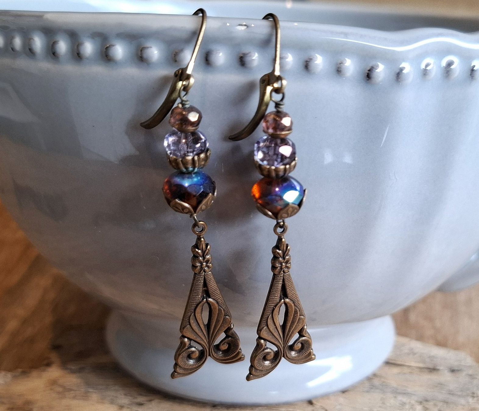 Orecchini pendenti & Orecchini a lobo: MARGAUX - Messing Ohrringe - lila - bernsteinfarben – Nuovo e nell'imballaggio originale da Mühlethal venduto da nicita-modeschmuck 1