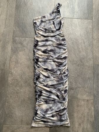 Fashion Nova Kleid Oneshoulder XXS/XS Tüll, gerafft