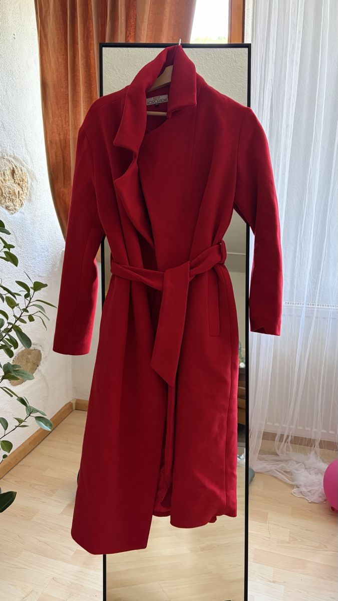Cappotti: Leuchtend roter Mantel mit Gürtel – Usato da Pratteln venduto da plk_px2d 3