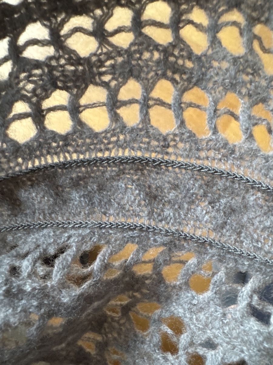 Foulard & Sciarpe: Grauer Loop-Schal – Usato da Zürich venduto da Sigeli03 2