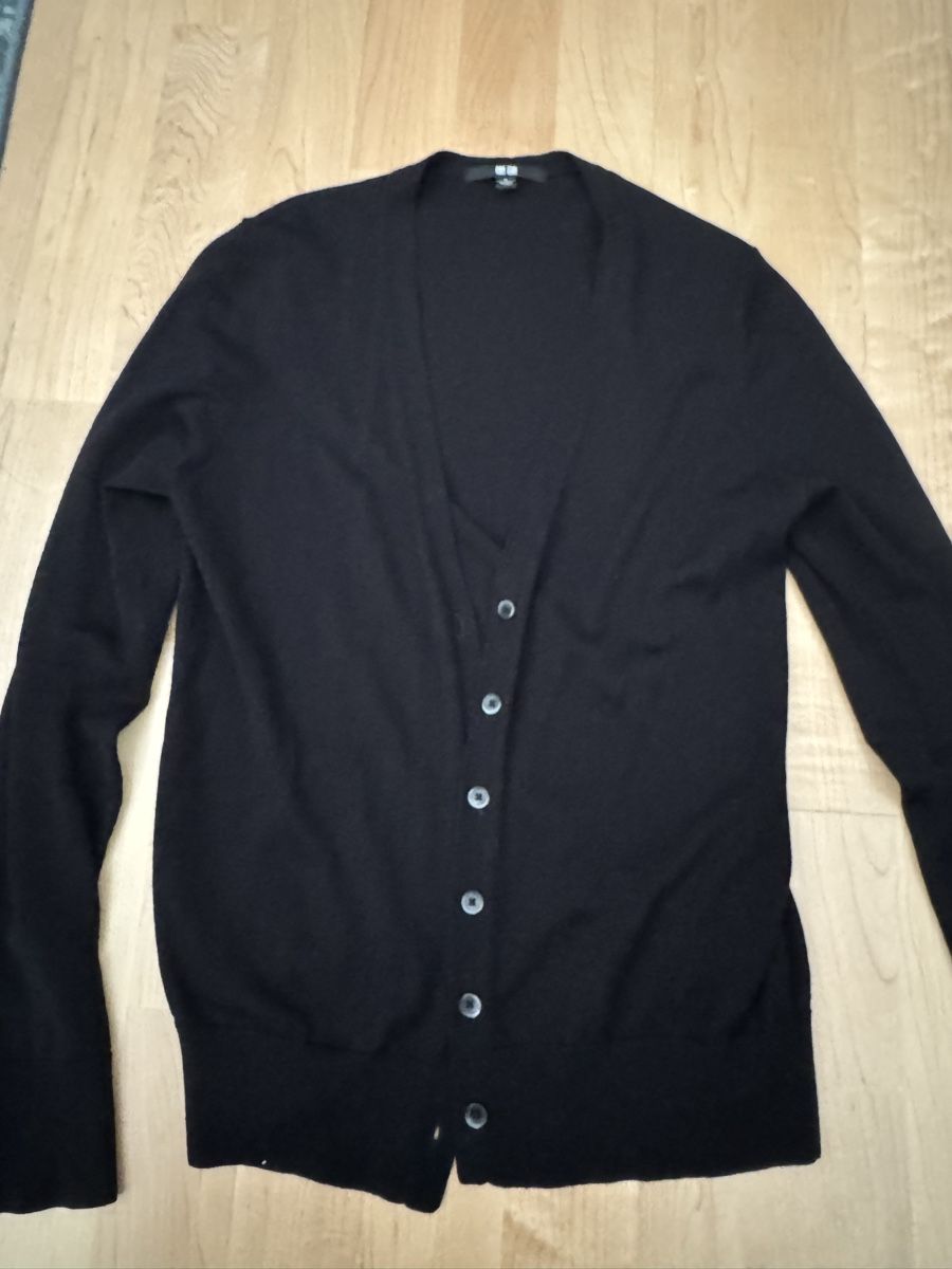Uniqlo Pullover & Sweatshirts: Merino Cardigan Gr S – Gebraucht aus Luzern von wet_7bm6 2