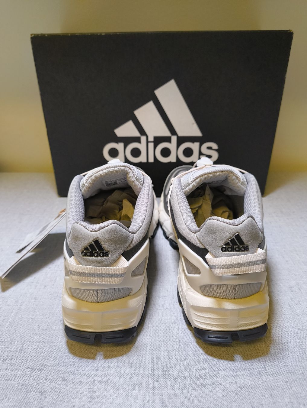Adidas Herrenschuhe: Adidas Adistar Raven, Grau/Weiss, Gr. 38 – Neu und originalverpackt aus Uitikon Waldegg von PJLS1 3