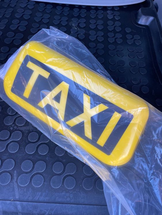 https://img.ricardostatic.ch/images/6edf09b5-8e3e-4038-a68c-d3e32d2605f9/t_1000x750/taxi-licht-taxischild-taxi-leuchte-starker-magnet-neu
