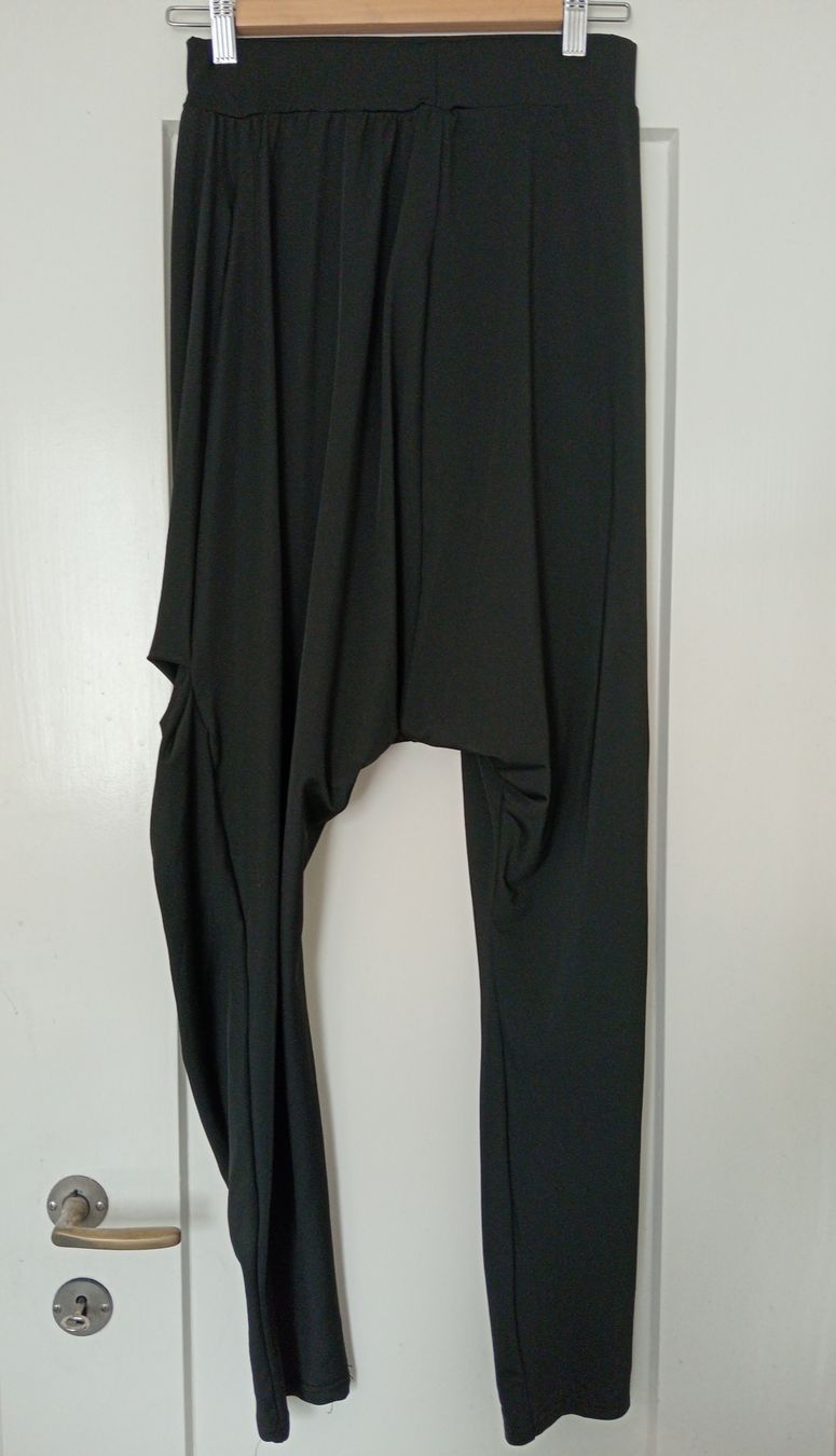 Pantaloni: Haremshose schwarz, Drop Crotch mit 2 Taschen, Gr. S – Usato da Allschwil venduto da Evgeniia78 1