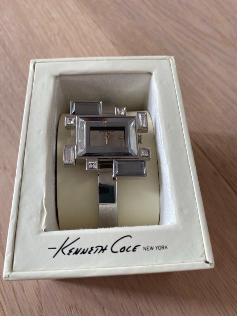 Montres: Armbanduhr von Kenneth Cole Quartz – Neuf avec emballage d'origine à Hombrechtikon par bettersurfer 2