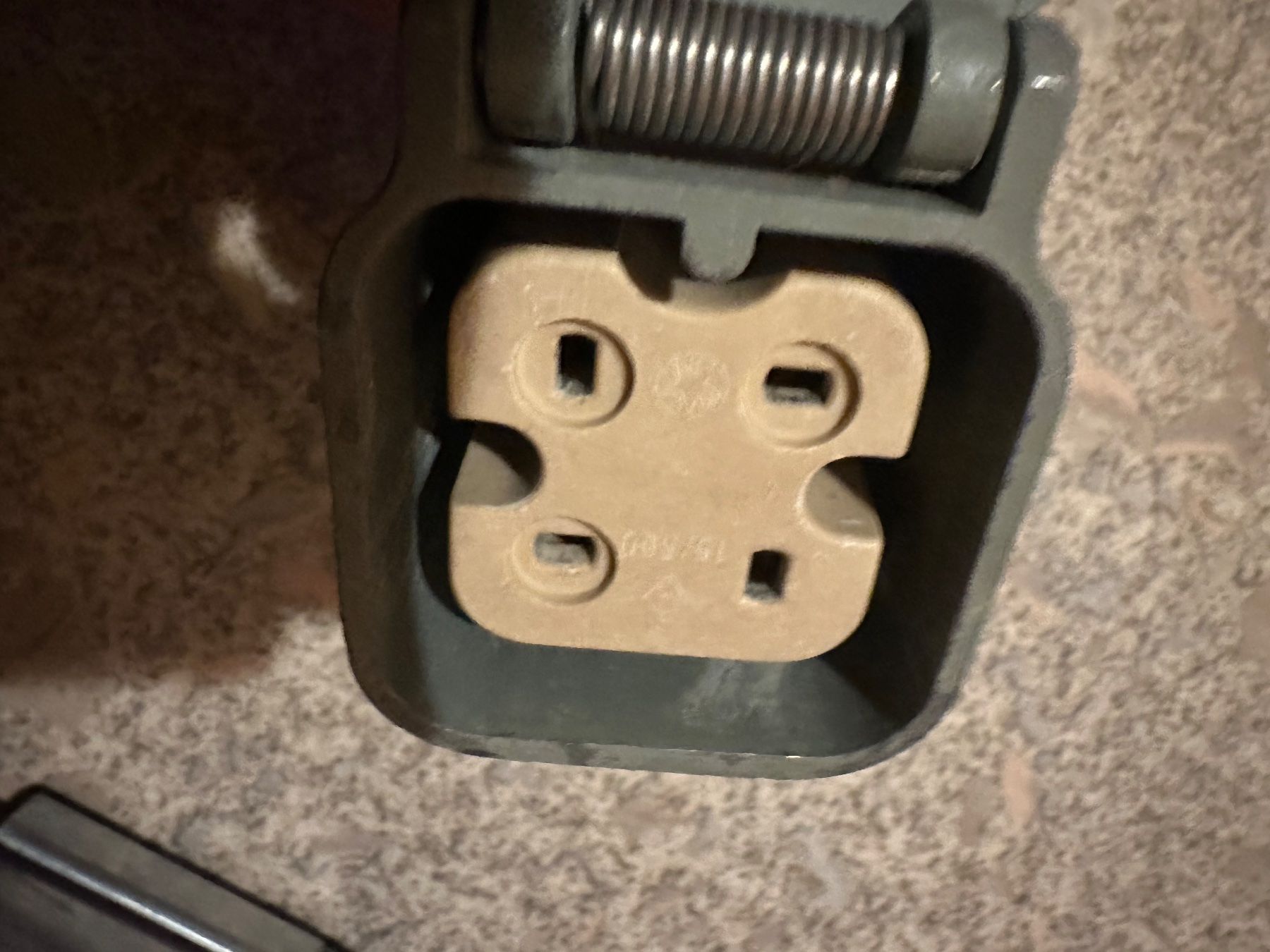 Spine: Stecker/ Kupplung J15 4 Polig – Usato da Huttwil venduto da Bolpa 3