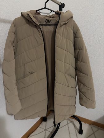 Zara Steppjacke mit Kapuze in Beige Farbe guter Zustand xs