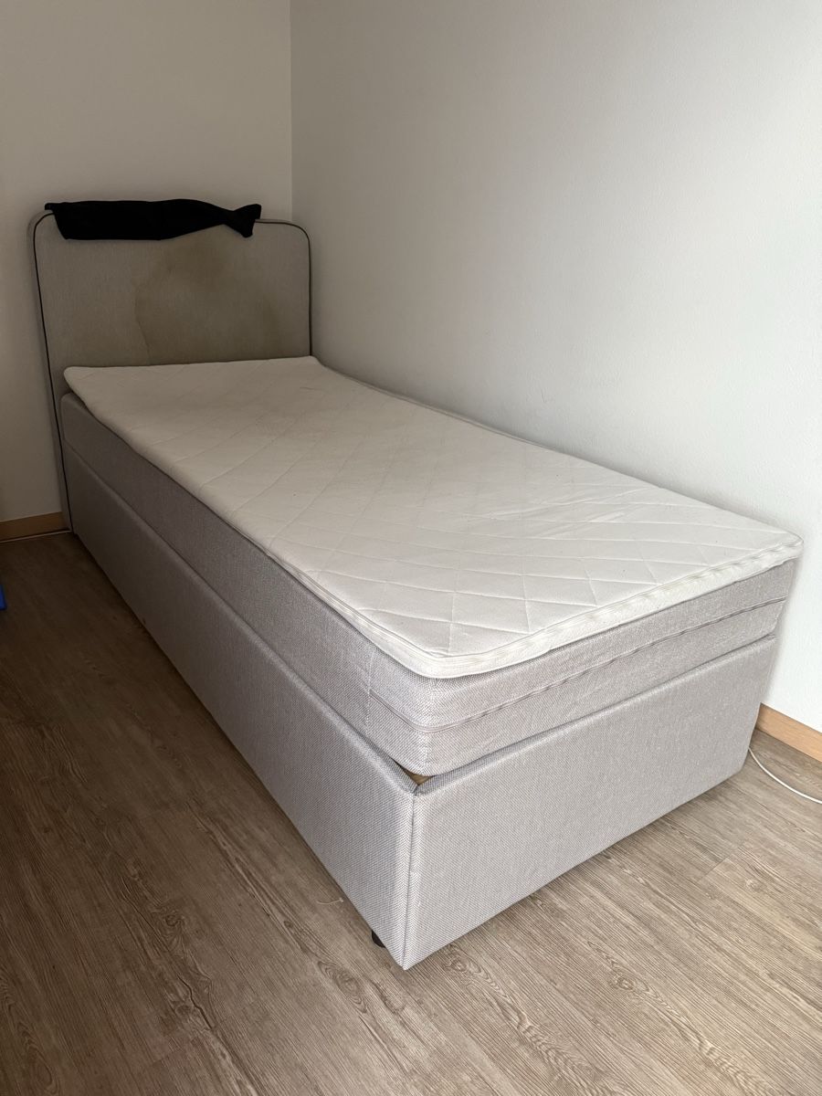 Betten: Boxbett 90x200 cm Hellgrau inkl. Matratze & Topper – Gebraucht aus Uznach von Leonid_cr7