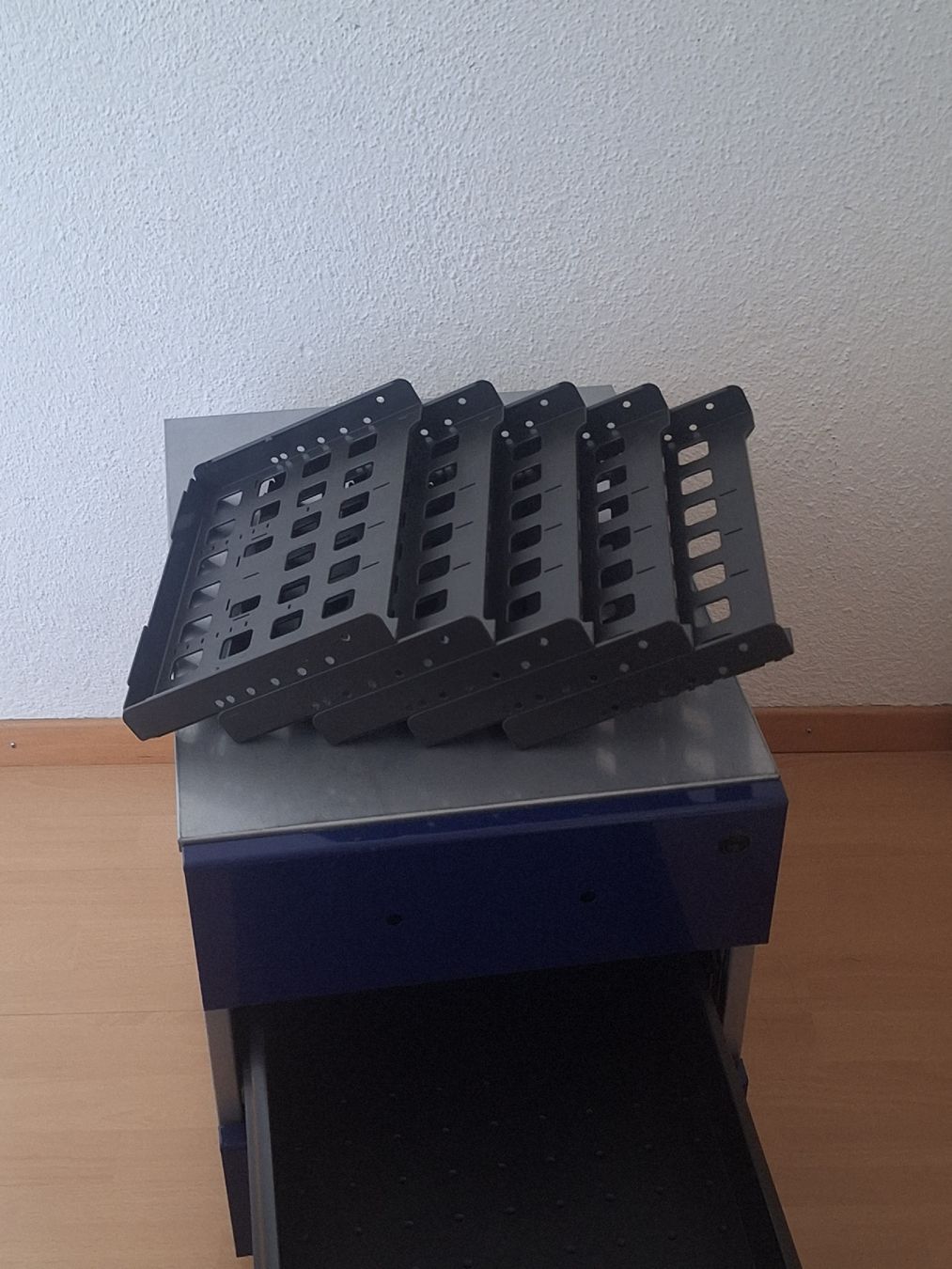 Banconi: Büro Korpus ab nur 1 Fr. !!! – Usato da Grüt (Gossau ZH) venduto da wisdomio7 5