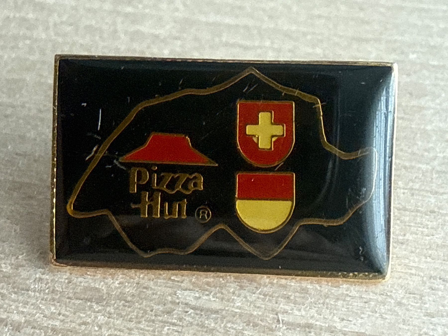 Placchette & Badge: Pin  Pizza Hut  Schweiz – Usato da Glattbrugg venduto da Schweigmatt
