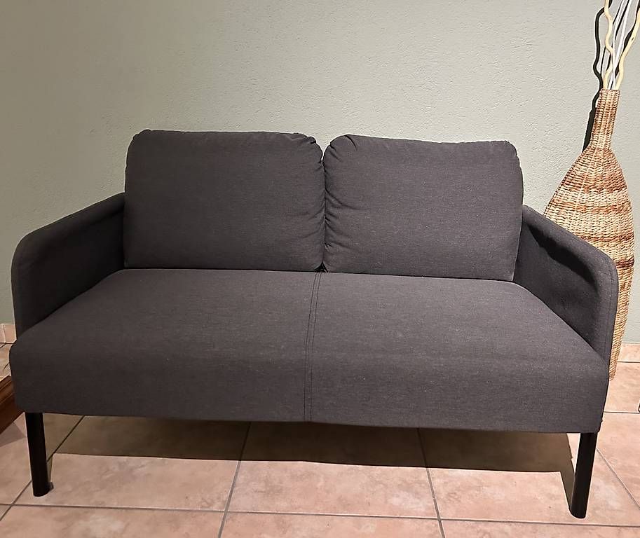 Divani: 2er Sofa Knisa dunkelgrau von Ikea – Usato da Unterentfelden venduto da ett_dx5r