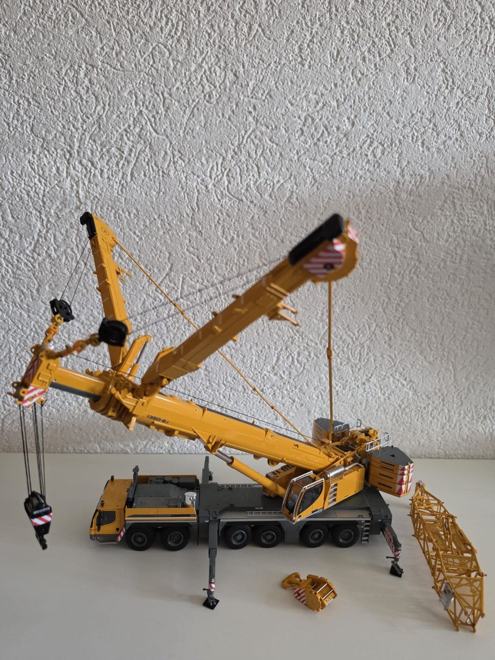 Liebherr Kit di modellismo & Modellini statici: Liebherr LMT 1350 6.1 1:50 Kran – Usato da St. Ursen venduto da Sparafuchide