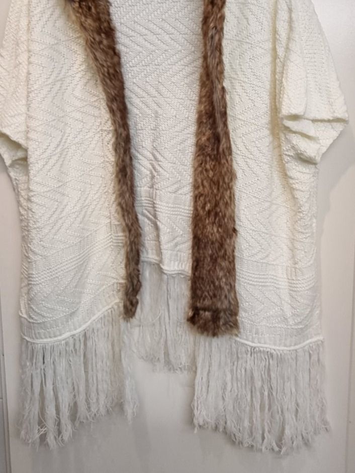 Sonstige Damenmode: Poncho, Cape mit Kapuze, neu – Neu und originalverpackt aus geroldswil von Gumball1 1