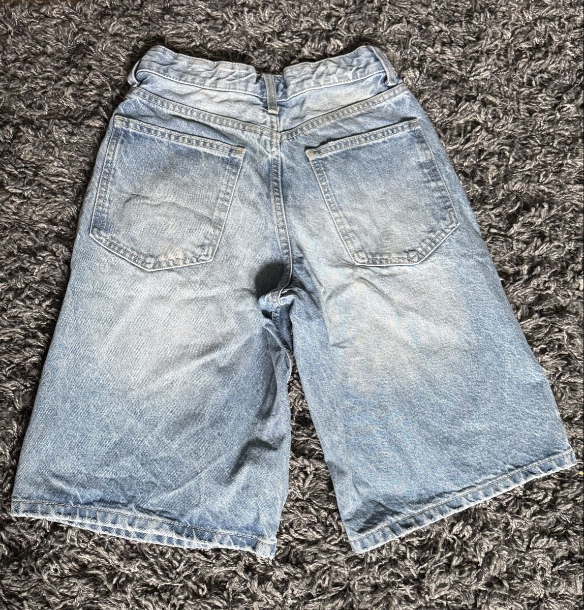 Bershka Jeans: Baggy Jorts grösse 32 – Usato da Wengen venduto da Kienzler240509 1