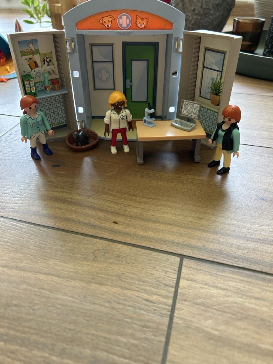 Playmobil Giocattoli: Playmobil Tierarztpraxis  – Usato da Samstagern venduto da Dufman