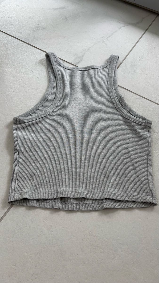 Bershka Top: Bershka Ripp-Top M Grau – Usato da Seengen venduto da sa_land 1