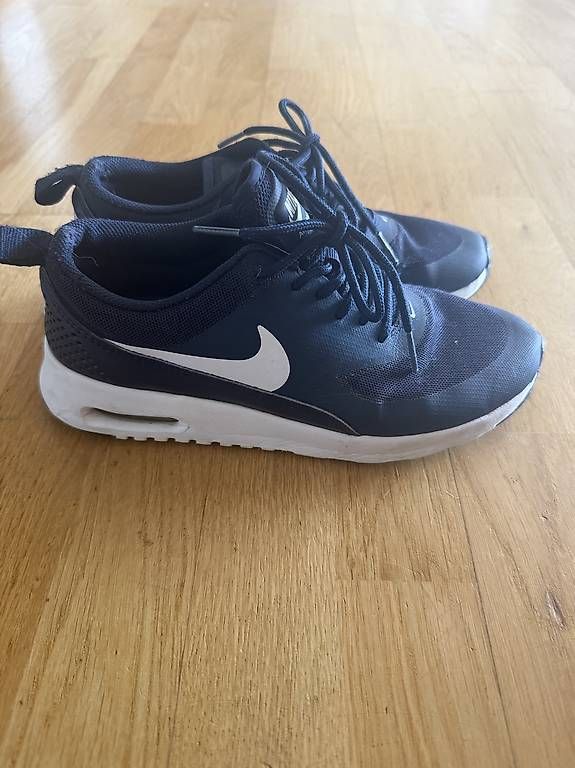 Nike Chaussures femmes: Nike schuhe 37,5 – D'occasion à Amriswil par cor_gpw9 1