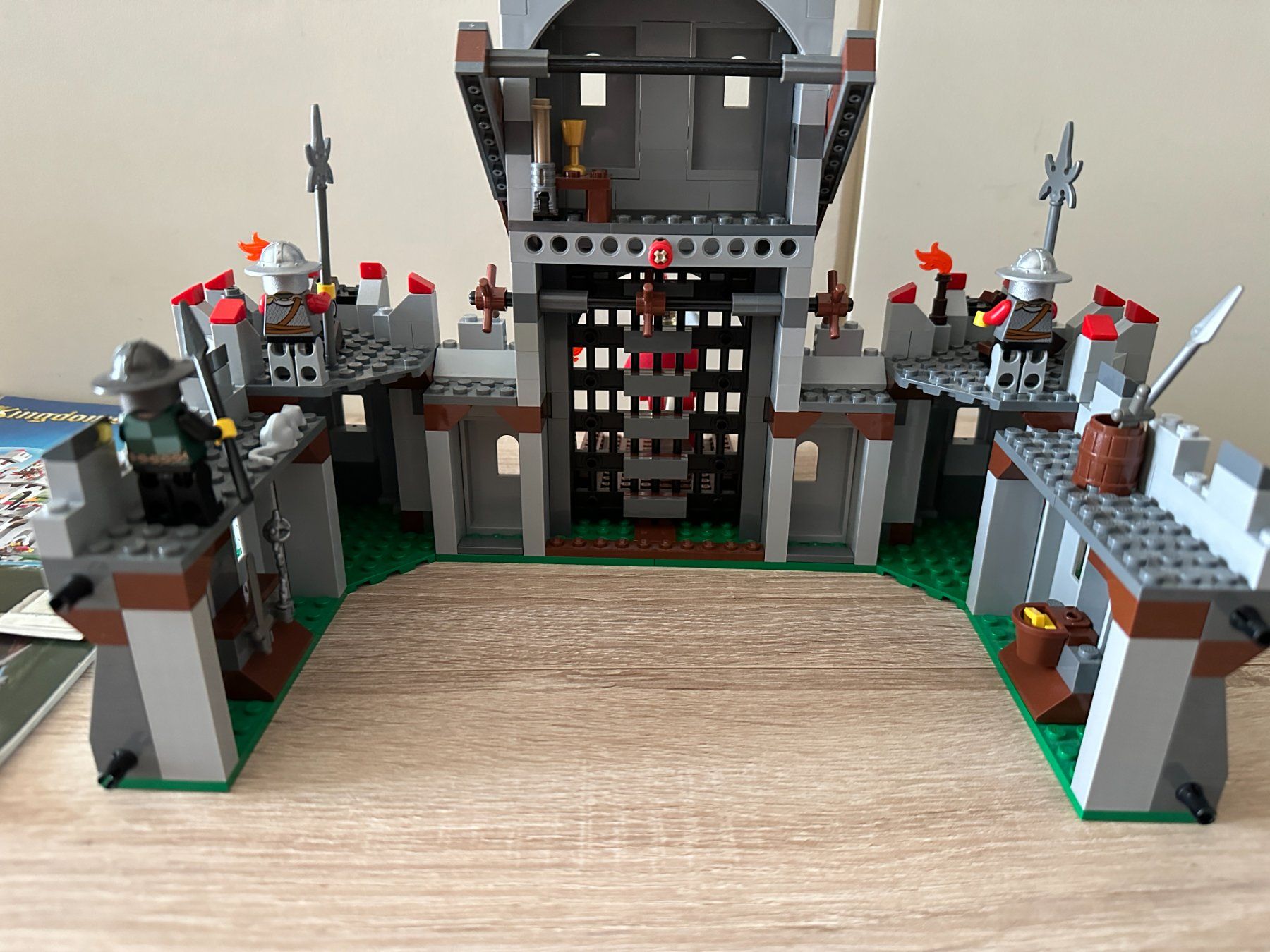 Lego Kit di costruzioni: LEGO 7946 King's Castle – Usato da Basel venduto da Don-Angel 6