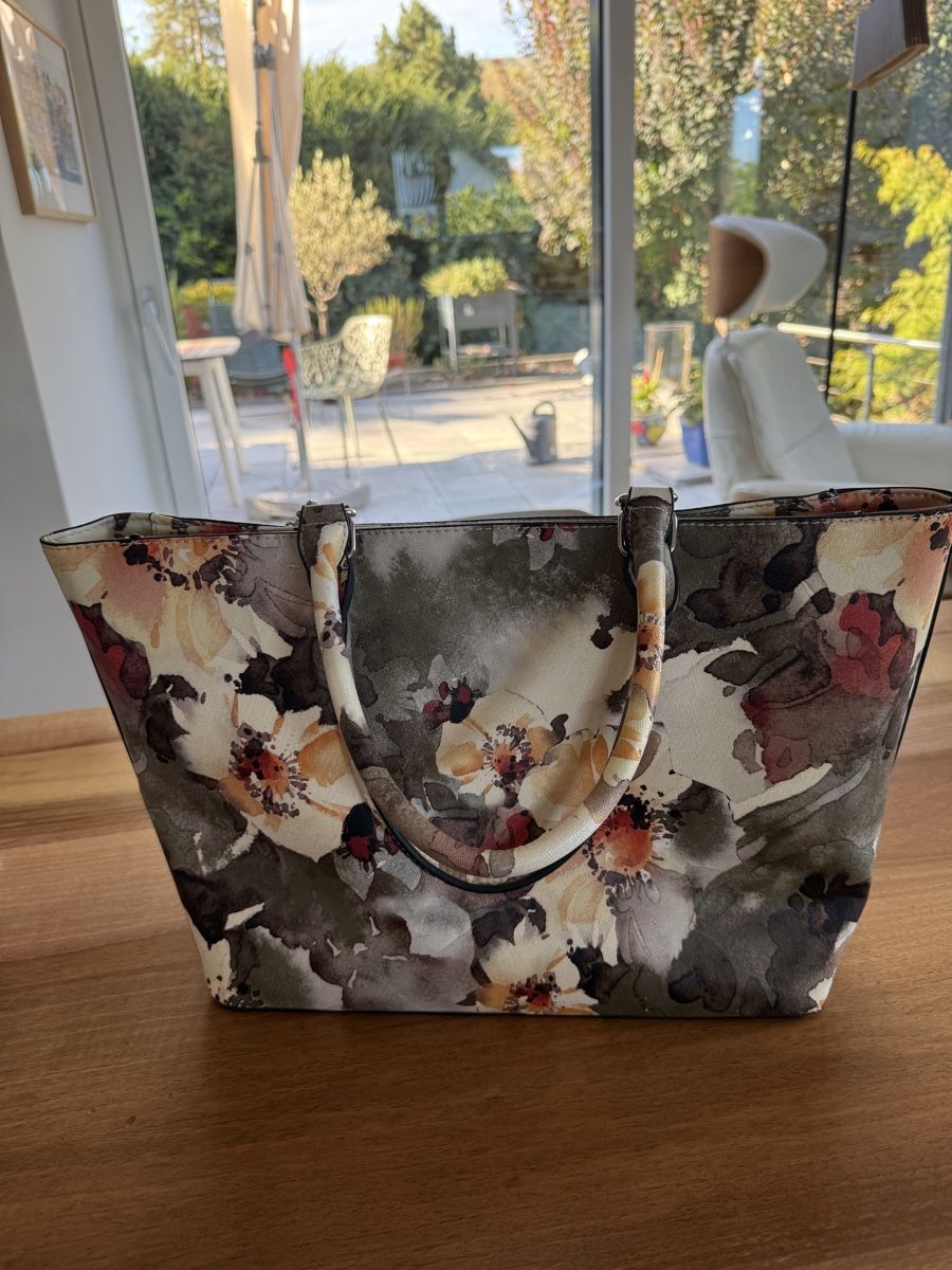 Guess Taschen für Damen: Guess Handtasche  – Gebraucht aus Muttenz von Janine1975 1