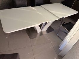 Ausziehbarer Esstisch Weiss + Gratis Stühle inklusive 